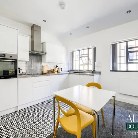 Апартаменты Luxury 3 Floor Townhouse - Alara Boutique Living *